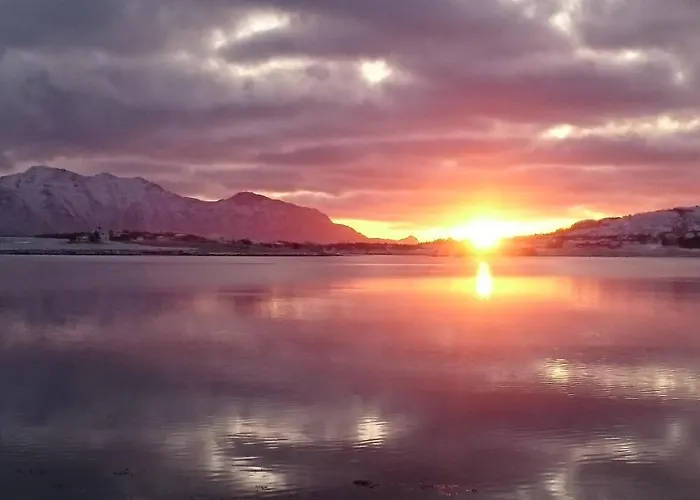 Lofothytter Деревянный коттедж Offersoya